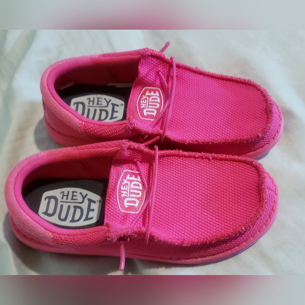 Girls Hey Dudes Neon Pink/Bright Pink. Size 3/4 youth girls.
